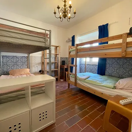 Native Surfhouse Hostal *