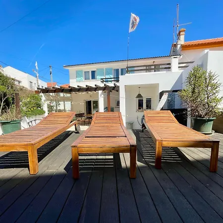 Native Surfhouse Hostel *