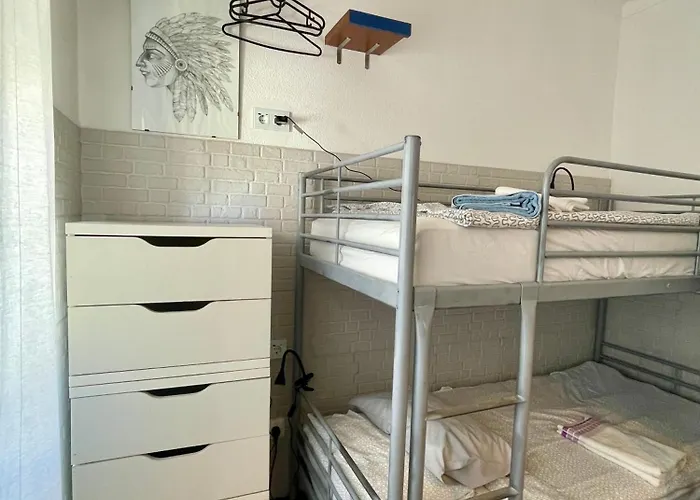 Native Surfhouse Hostel *