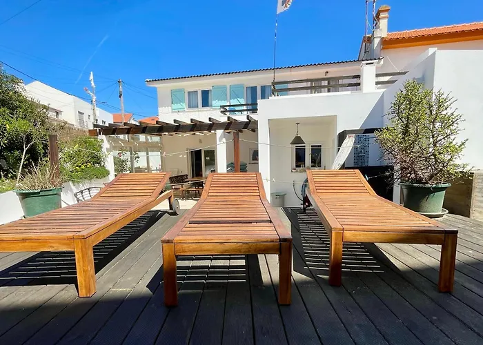 Native Surfhouse Hostel *